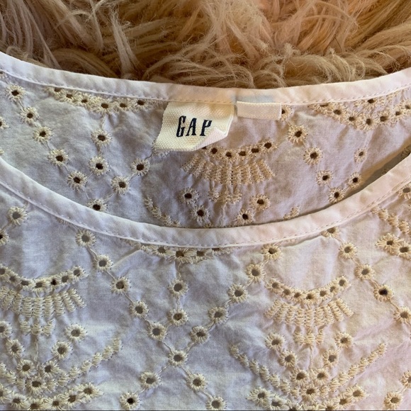 Gap White / Cream Eyelet Top size M - Picture 2 of 6